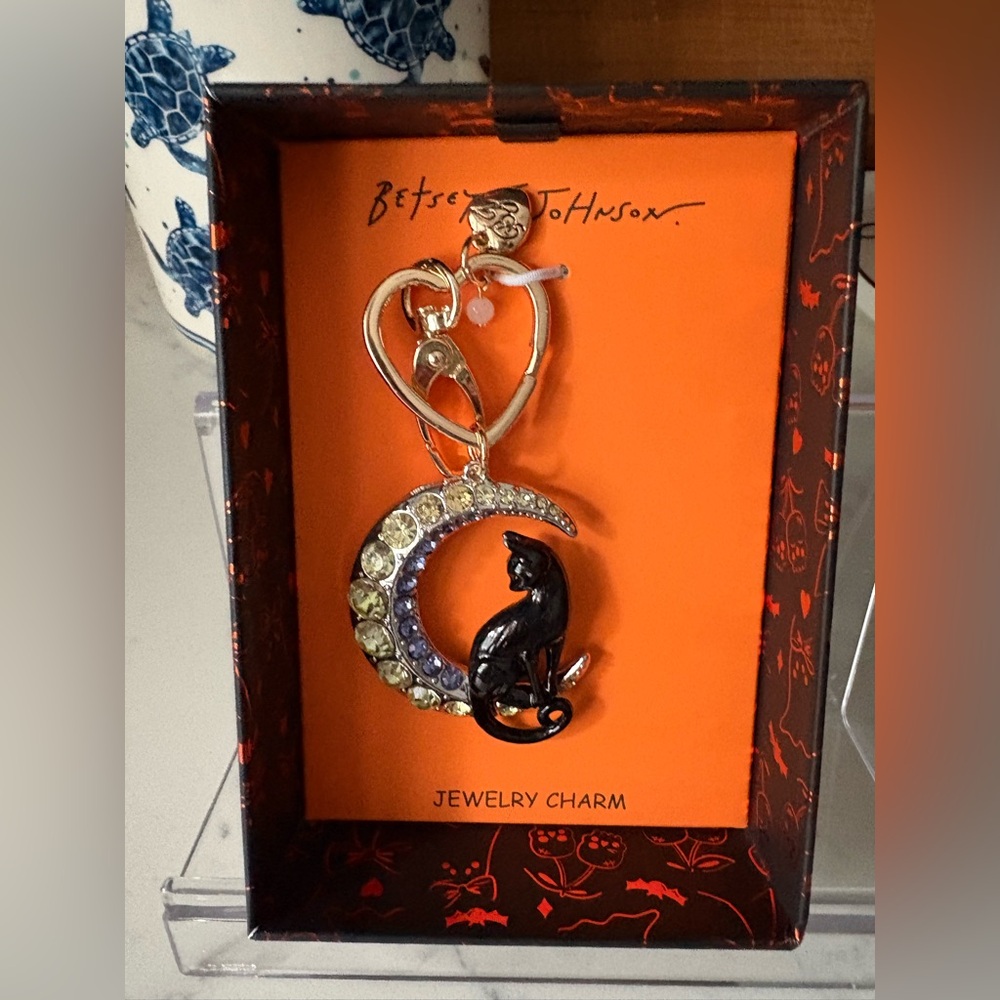 Betsey Johnson NWT Black Cat Moon
Rhinestone Bag Charm Keychain.